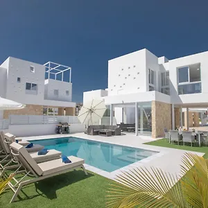protaras-centre-luxurious-villa-200m-from-protaras-beach.protaras-cy-hotels.com/